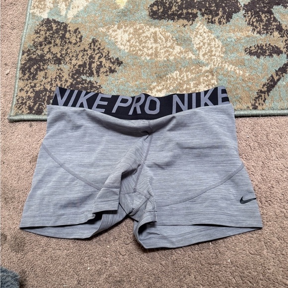 Nike Pro Women’s Gray Compression Shorts - Picture 1 of 2